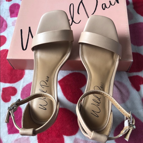 NEW Wild Pair Bethie Two-Piece Dress Sandals.. SIZE 6M - Picture 2 of 9